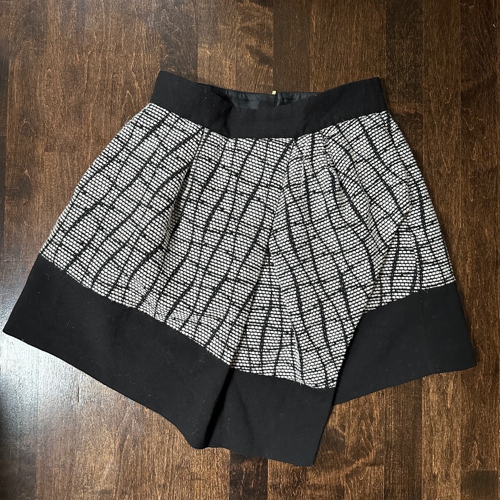 Banana Republic Assymmetrical Black and White Skirt - Size 4